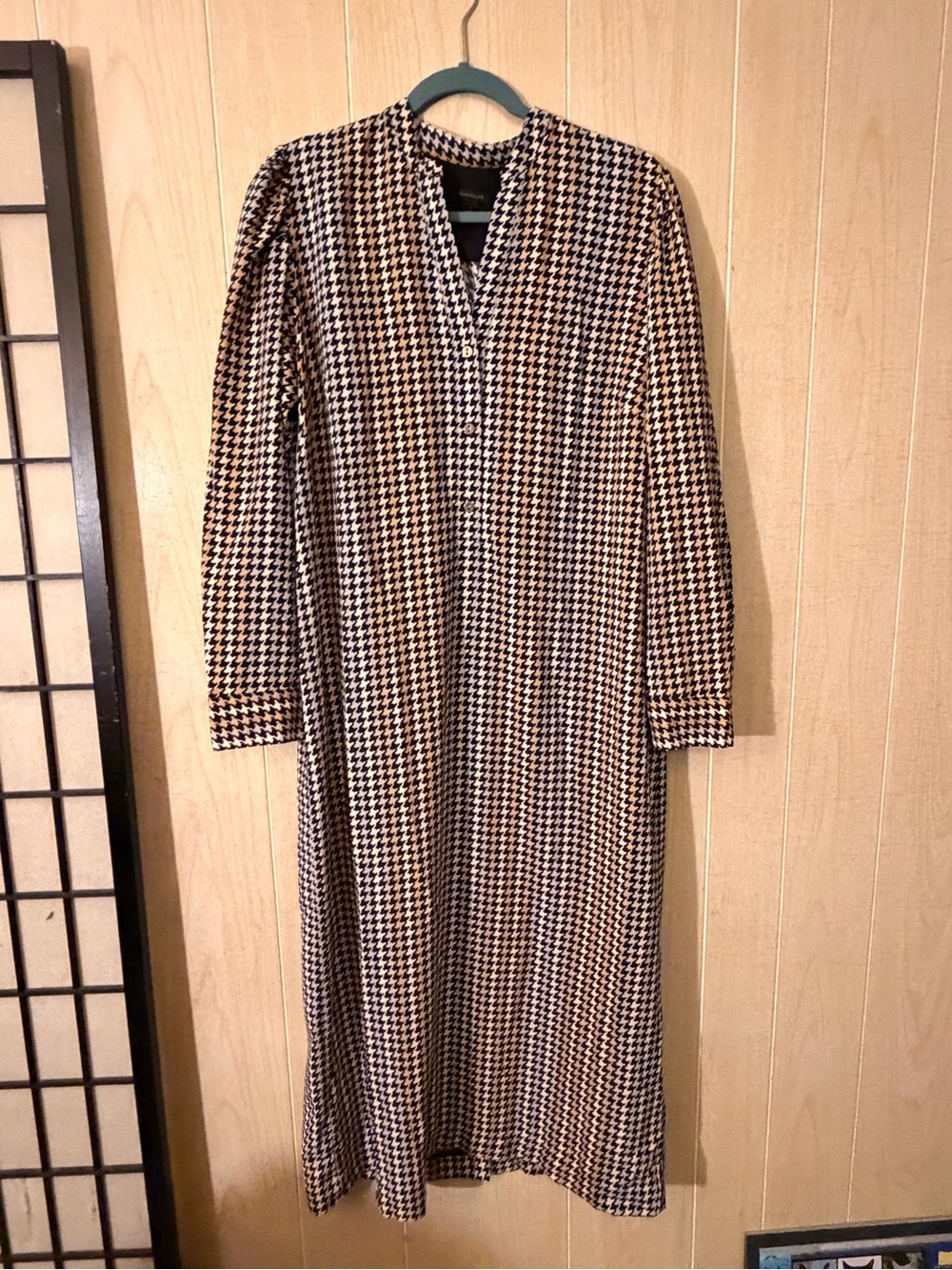 Ann Taylor Black & Cream Houndstooth Maxi Dress - V-Neck Button Front - Picture 2 of 6